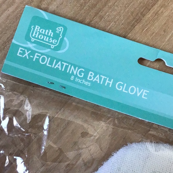 Bundle of Ex-Foliating Bath Gloves and Soap - Picture 8 of 10